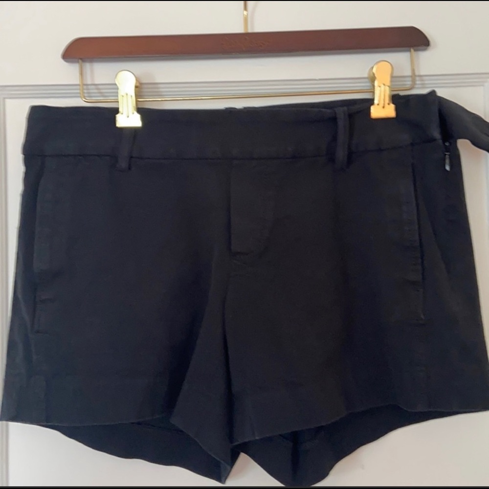 Lilly Pulitzer size 8 black side zipper shorts